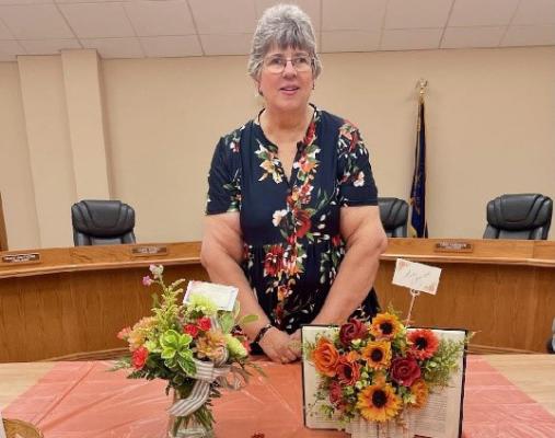 A Job Well Done Linda Jensen celebrated her retirement on Friday, September 13 after working nearly 42 years for the City of Central City. Through the many changes from starting as a data processing and billing clerk to city clerk she loved her job. Linda has seen many faces during her time as the clerk, not only faces of residents but five City Administrators, six Mayors and many council members. Courtesy photo