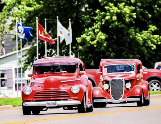 Crusin’ the Good Life This past Sunday cars stretched for miles along Highway 14 north of Central City as the NRCA Tour Nebraska finished their tour at Strobel Fabrication in Central City. The event was a special one bringing in many.