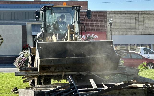 A New Look Last Wednesday, Brent Wells and other City of Central City employees brought down the gazebo structure that stood for 25 years on an empty lot leased by the city. An attempt to move the structure failed and it was brought down to make room for new commercial development.