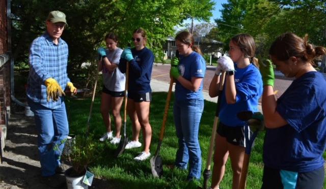 Students help to beautify Clarks Public Library