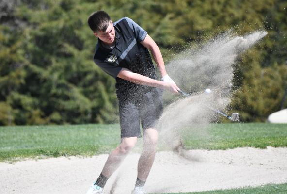 Bison golfers shine at annual 3-man scramble