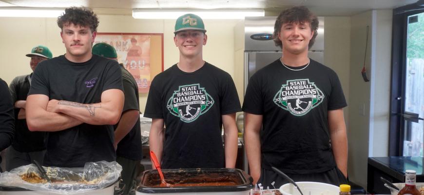 Legion hosts hog roast fundraiser for baseball team