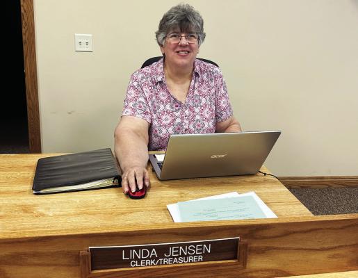 City Council holds meeting while honoring long-time City Clerk Linda Jensen