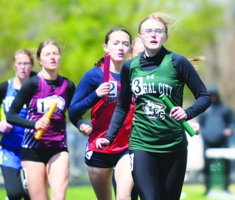 CALLYN DUERKSEN runs the final leg of the 4x800-meter relay, helping Central City to a gold medal time of 10:53.28. Photos by Jordan Coslor