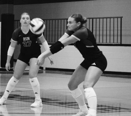 SYDNI HOMOLKA earned her 1,000th career kill in Central City’s game with Cross County. Photos by Monte Steele