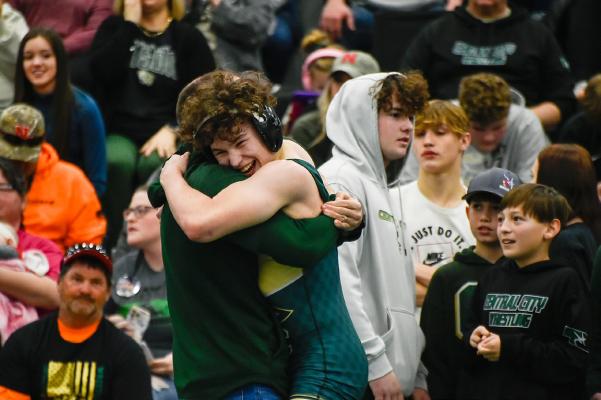 Bison send six wrestlers to state
