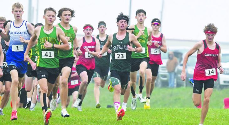 CENTRAL CITY’S JACOB ZIMMERMAN gets off to a strong start at the beginning of Monday’s UNK Invite. Zimmerman would go on to a seventy- sixth-place finish. Photos by Michael Happ