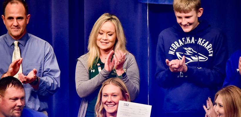 Lopes Up: Jerzie Schindler and Ali Bruning sign with UNK