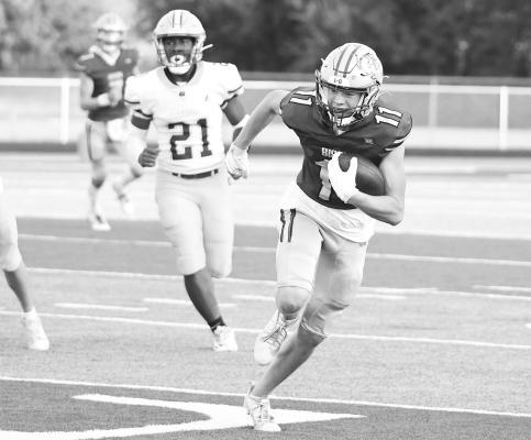 Photos by Jordan Coslor KARTER NEGUS catches a pass and breaks free for a twenty-eight-yard gain in Central City’s 53-0 victory over Nebraska City.