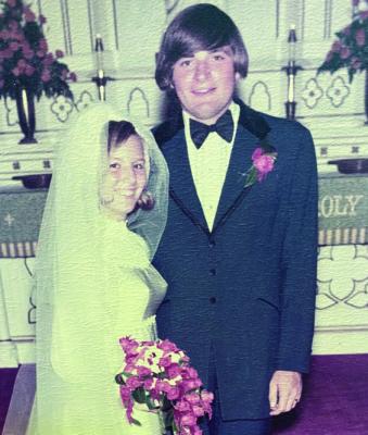 Reeves to celebrate 50th wedding anniversary