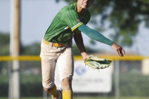 CARLSON WALKS IT OFF FOR JUNIORS
