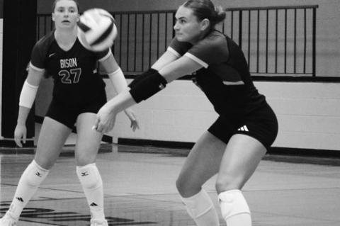 SYDNI HOMOLKA earned her 1,000th career kill in Central City’s game with Cross County. Photos by Monte Steele